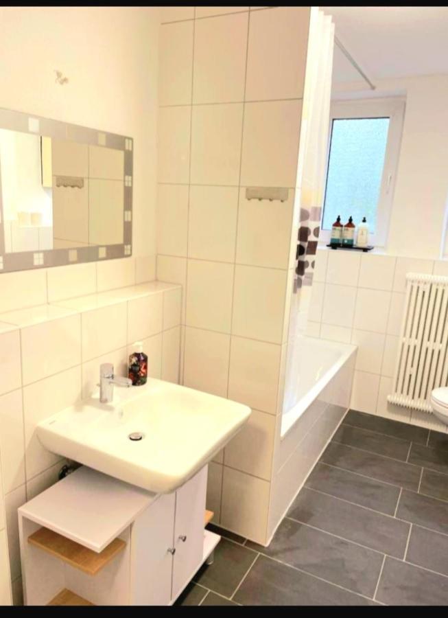 City Apartment Duisburg 2#Netflix &Wlan &Kingsize Bett & Kaffee Maschine & Central & 500M Innenhafen & 2 Min U Bahn Esterno foto