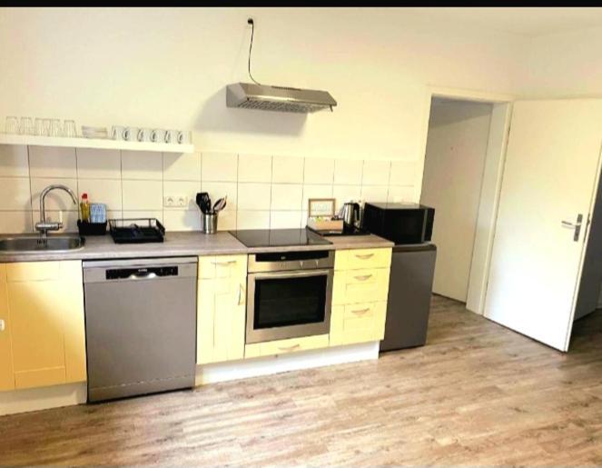 City Apartment Duisburg 2#Netflix &Wlan &Kingsize Bett & Kaffee Maschine & Central & 500M Innenhafen & 2 Min U Bahn Esterno foto