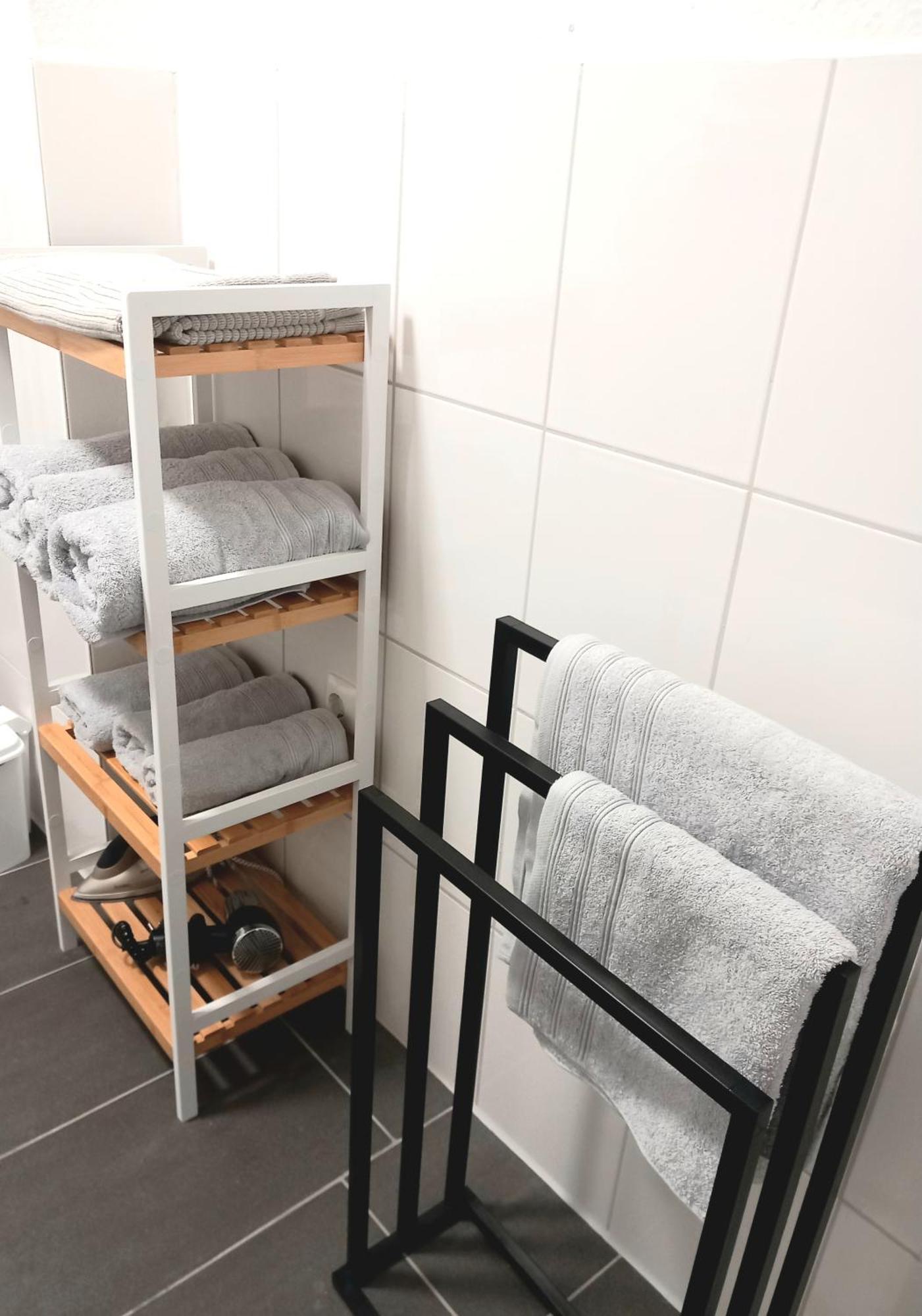 City Apartment Duisburg 2#Netflix &Wlan &Kingsize Bett & Kaffee Maschine & Central & 500M Innenhafen & 2 Min U Bahn Esterno foto