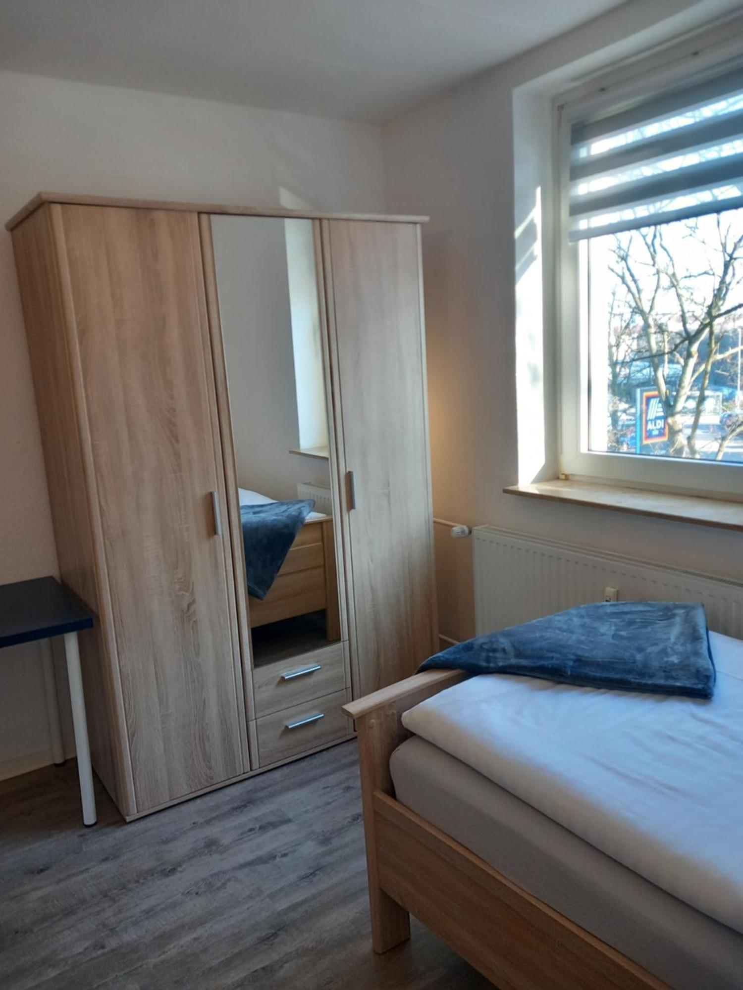 City Apartment Duisburg 2#Netflix &Wlan &Kingsize Bett & Kaffee Maschine & Central & 500M Innenhafen & 2 Min U Bahn Esterno foto